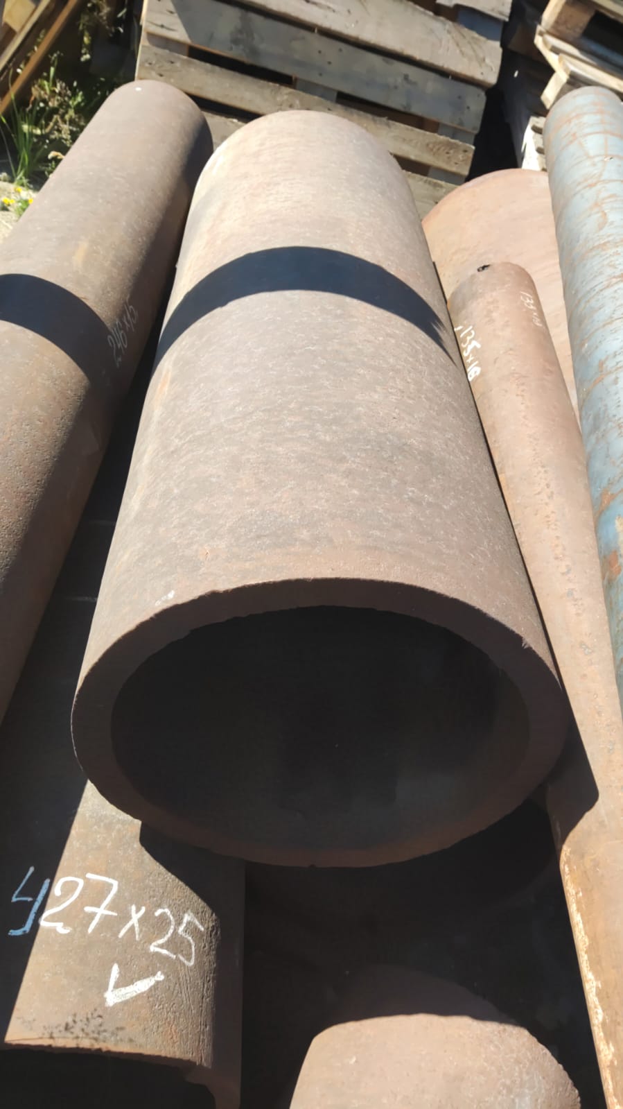Трубы черные стальные 426/30 горячедеформированные ГОСТ 8731-74 можно купить со склада от 1 метра.